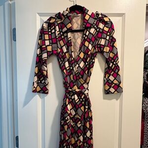 Diane Von Furstenberg DVF wrap dress with pleated skirt size 4
